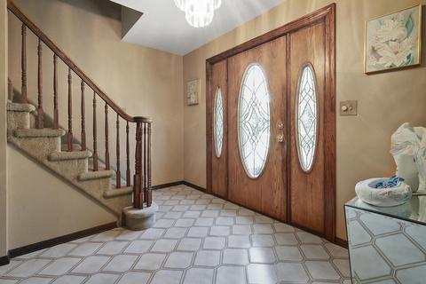 18 Eileen Way, Edison, NJ 08837 photo 4