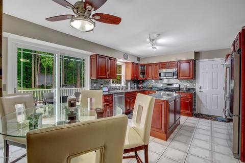 10 Bartlett Ct, Matawan, NJ 07747 photo 8