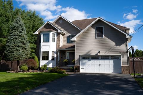 3 Rainbow Dr, Clark, NJ 07066 photo 1