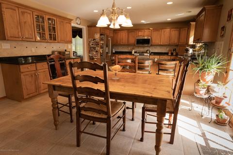 3 Rainbow Dr, Clark, NJ 07066 photo 6