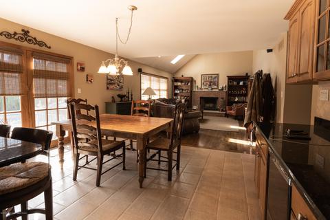 3 Rainbow Dr, Clark, NJ 07066 photo 5