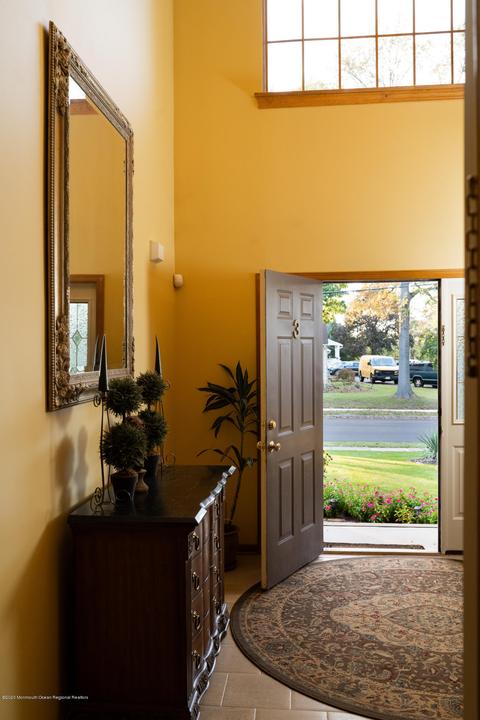 3 Rainbow Dr, Clark, NJ 07066 photo 4