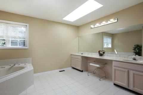 56 Stratton Rd, Matawan, NJ 07747 photo 17