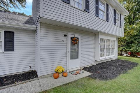 16 Eric Dr, Howell, NJ 07731 photo 4