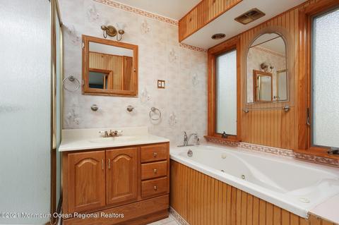 75 Lakeridge Dr, Matawan, NJ 07747 photo 17