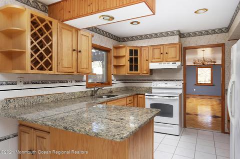 75 Lakeridge Dr, Matawan, NJ 07747 photo 12