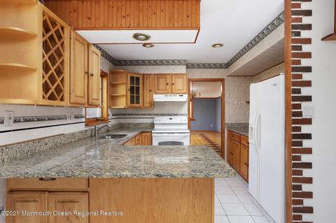 75 Lakeridge Dr, Matawan, NJ 07747 photo 13