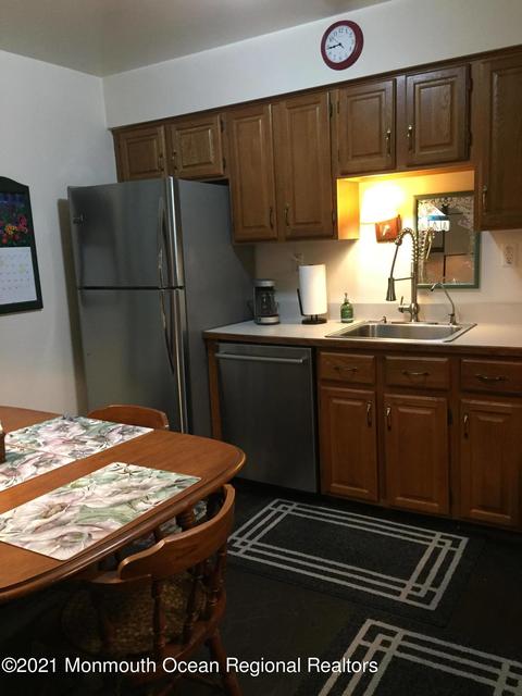 130 Miranda Ct, Brick, NJ 08724 photo 3