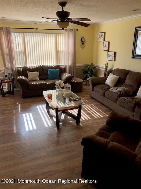 39 Kitty Ct, Brick, NJ 08724 photo 3