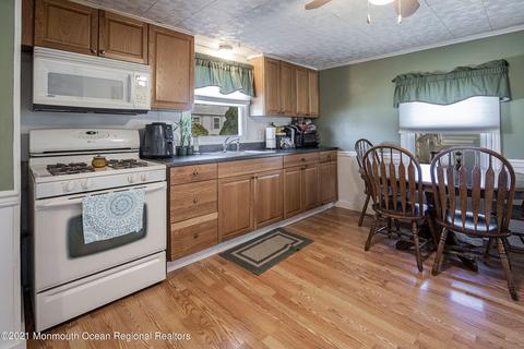 74 Baltic Ave, Waretown, NJ 08758 photo 6