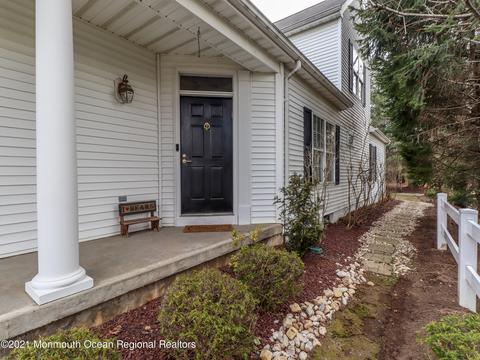 89 Iris Ct, Holmdel, NJ 07733 photo 3