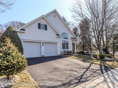 89 Iris Ct, Holmdel, NJ 07733 photo 4