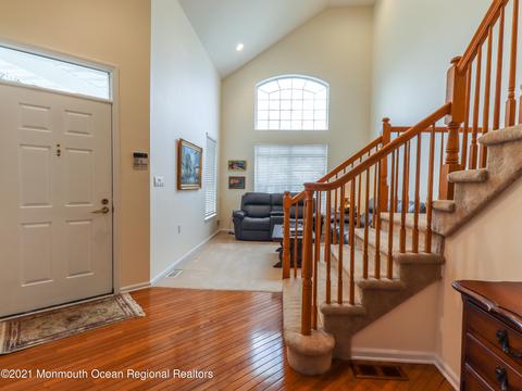 89 Iris Ct, Holmdel, NJ 07733 photo 6