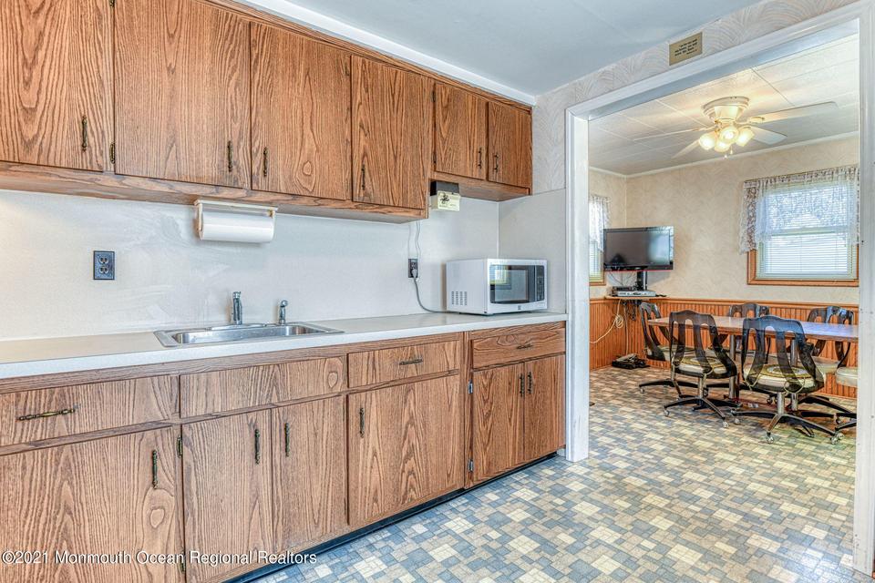  10 Snyder Ave, Keansburg, NJ 07734 photo 19