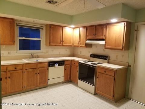 19 Chipmunk Dr, Brick, NJ 08724 photo 2