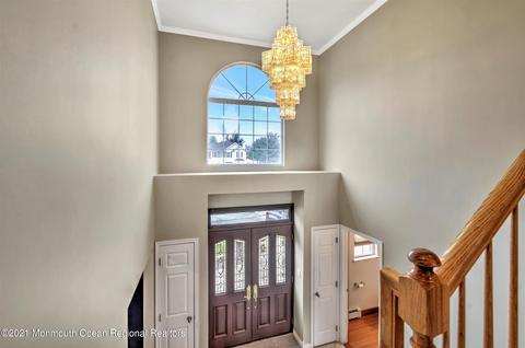 24 Hampton Ct, Matawan, NJ 07747 photo 5