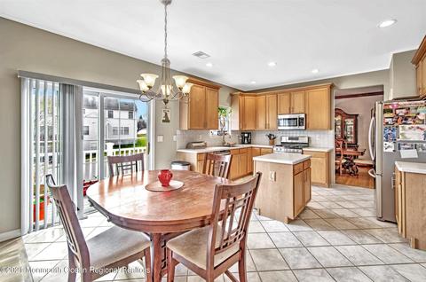 24 Hampton Ct, Matawan, NJ 07747 photo 15
