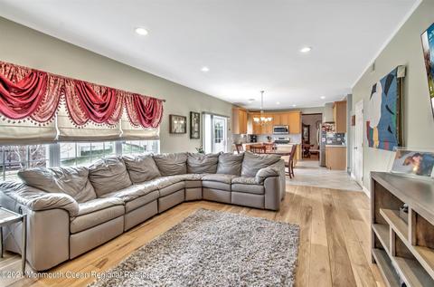 24 Hampton Ct, Matawan, NJ 07747 photo 9