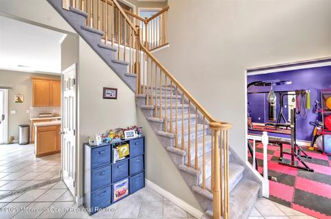 24 Hampton Ct, Matawan, NJ 07747 photo 4