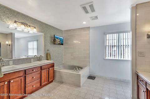 24 Hampton Ct, Matawan, NJ 07747 photo 25
