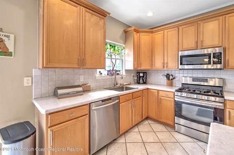 24 Hampton Ct, Matawan, NJ 07747 photo 16