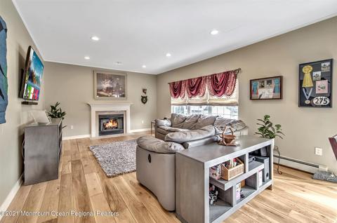 24 Hampton Ct, Matawan, NJ 07747 photo 6