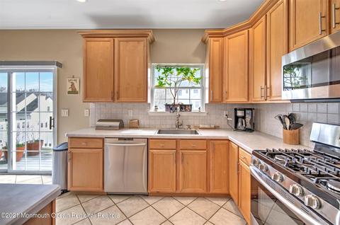 24 Hampton Ct, Matawan, NJ 07747 photo 12