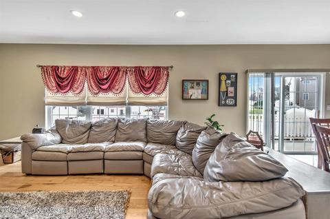 24 Hampton Ct, Matawan, NJ 07747 photo 8
