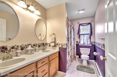 24 Hampton Ct, Matawan, NJ 07747 photo 32