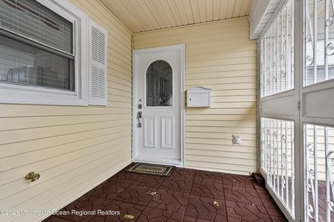 5 Bechstein Dr, Matawan, NJ 07747 photo 2