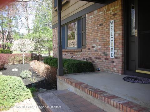 14 Leaf Ln, Matawan, NJ 07747 photo 2