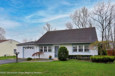 32 Appleton Dr, Hazlet, NJ 07730 photo 2