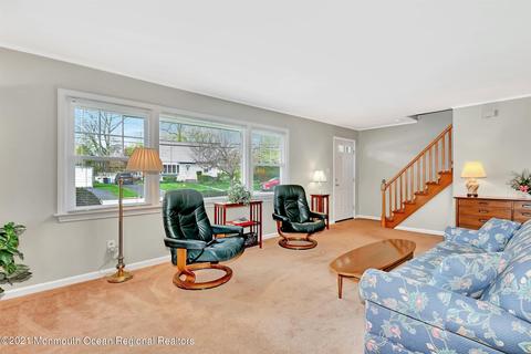 25 Edgewater Dr, Matawan, NJ 07747 photo 3
