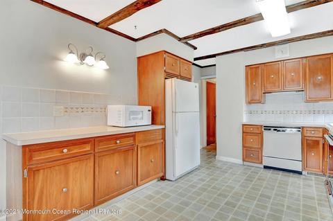 25 Edgewater Dr, Matawan, NJ 07747 photo 9