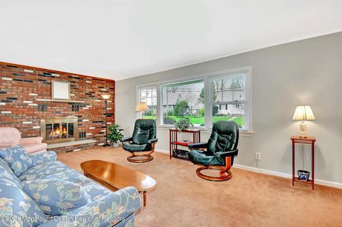 25 Edgewater Dr, Matawan, NJ 07747 photo 4