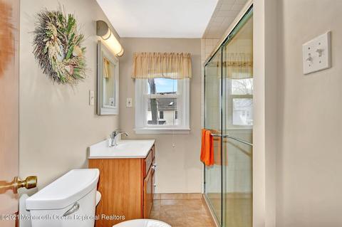 25 Edgewater Dr, Matawan, NJ 07747 photo 16