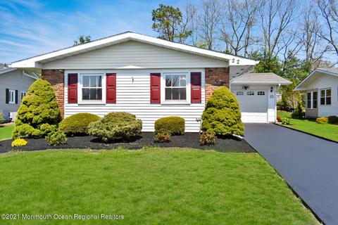 22 Phillips Rd, Brick, NJ 08724 photo 2
