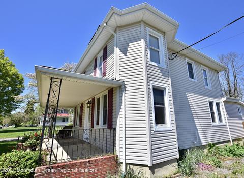 121 E Main St, Wrightstown, NJ 08562 photo 4
