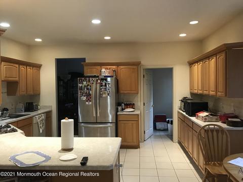 3 Hampton Ct, Matawan, NJ 07747 photo 4