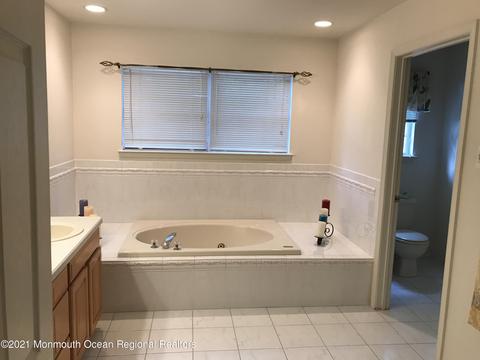 3 Hampton Ct, Matawan, NJ 07747 photo 9