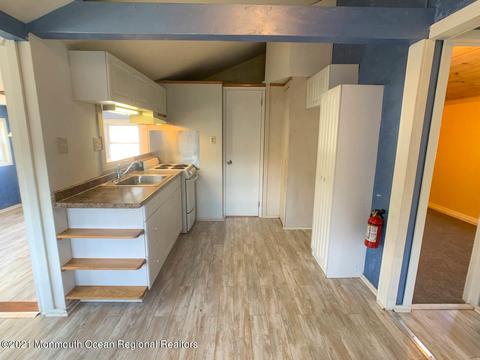 23 Maple St, Waretown, NJ 08758 photo 4