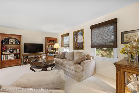 808 Constitution Dr, Brick, NJ 08724 photo 4