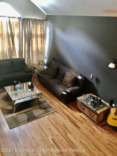 109 Walnut Dr, Brick, NJ 08724 photo 4
