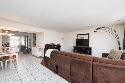 5 Three Pence Ln, Jackson, NJ 08527 photo 2