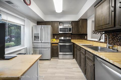 405 Central Blvd E, Brick, NJ 08724 photo 3