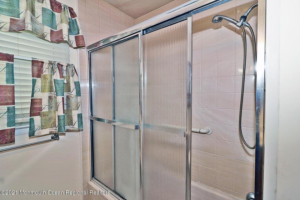  28 Vail St, Toms River, NJ 08757 photo 36