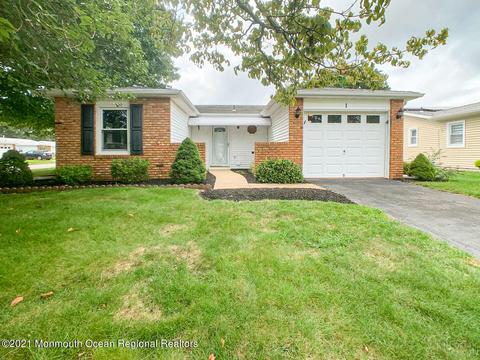 1 Bow Dr, Brick, NJ 08723 photo 1