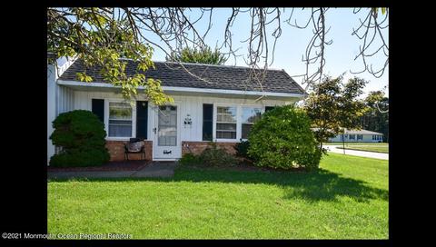 2 Regent Ct, Brick, NJ 08723 photo 1