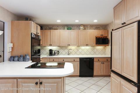 8 Deer Path, Holmdel, NJ 07733 photo 25