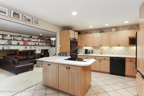 8 Deer Path, Holmdel, NJ 07733 photo 27